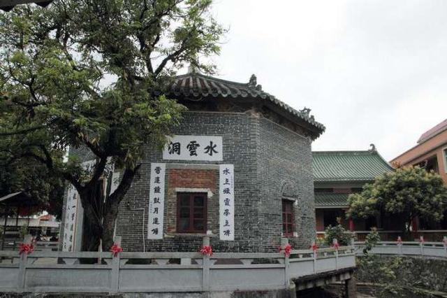 阳江有一座古老的寺庙,历代五次重修,是阳江古八景之