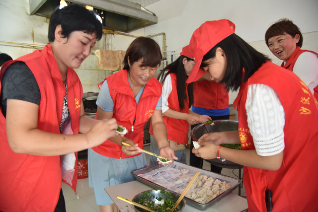 河南杞县：返乡大学生活跃在乡村