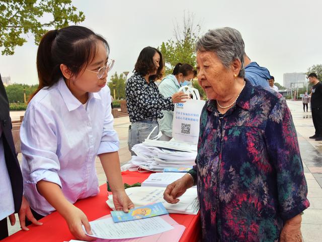 河北省廊坊市启动“全民参保宣传月”主题宣传活动