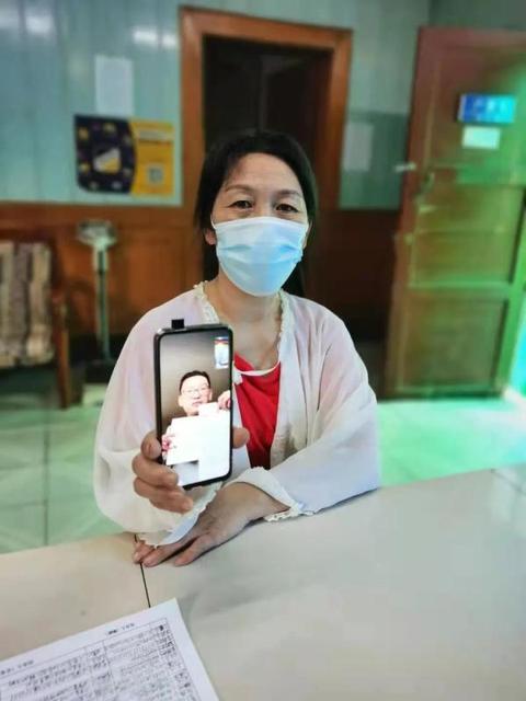 公安便民举措:因疫情无法回国，可委托近亲属代办身份证换证手续