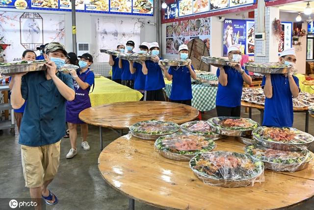 南海开渔前夕广东阳江食客同享渔家大宴