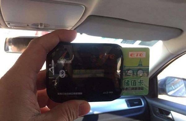 etc是不能随便拆的?车主换挡风玻璃的时候拆下,知道原因了