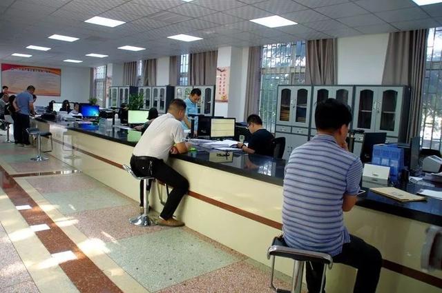 县不动产登记中心服务上门暧人心
