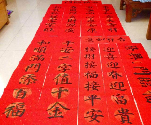 张灯结彩贴春联,喜迎中国年,-笔尖上的年味中山银河别克送春联啦