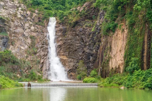 江门圭峰山脚下的温泉度假村，赏秋看红叶，住特色别墅，享陈皮宴