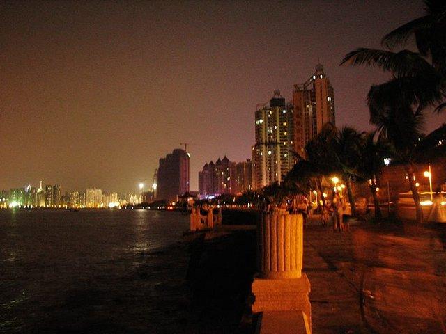 吃的也都是自便的,所以我就想着晚上也要把珠海的有名气的地方和夜市