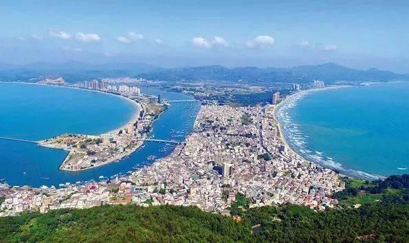 双月湾双月湾风景名胜区范围位于广东省惠州市惠东县港口滨海旅游