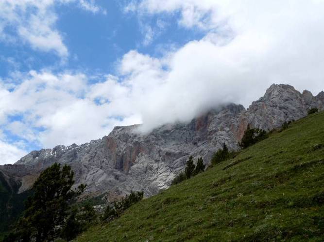 谷布神山