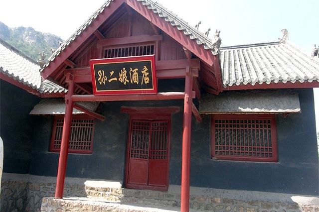 东平黄石悬崖风