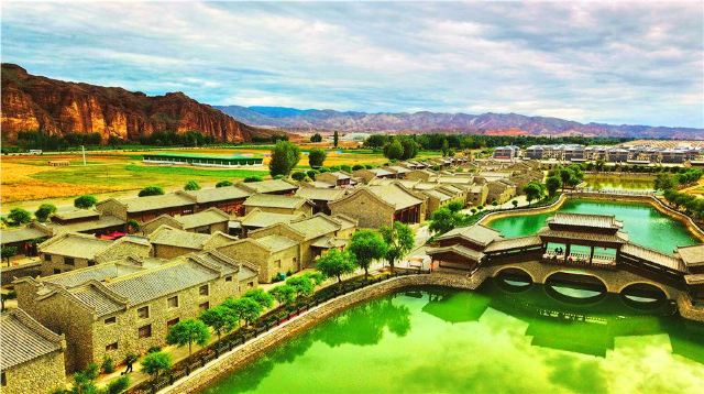 张掖丹霞口文旅小镇