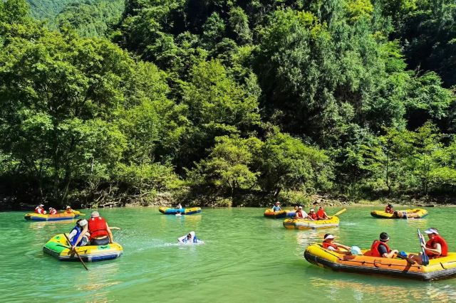 万源八台山龙潭河风