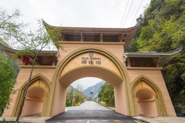 宝兴蜂桶寨邓池沟